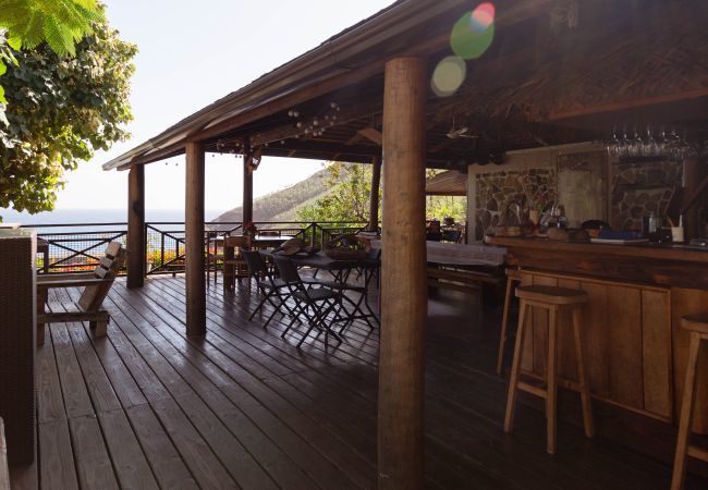 Quarto em Hakahau - UA POU - Hakahau Room Piti Quarto em Hakahau - UA POU - Hakahau Room Piti