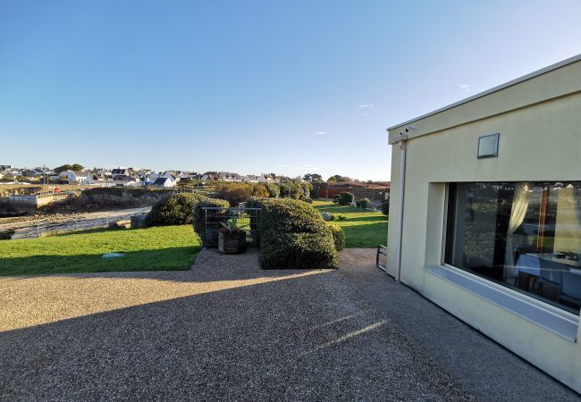 Der Blick auf die Fassade der Villa 