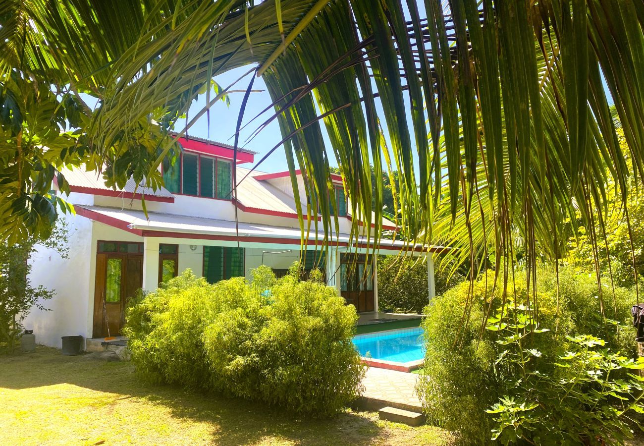 Zu vermieten: Doppelhaushälfte mit Pool für Urlaub in Huahine, Französisch-Polynesien.