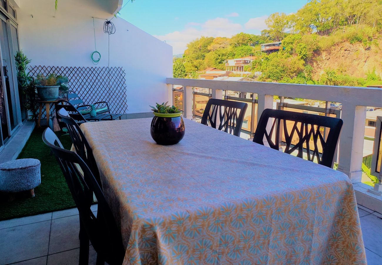 Der Blick auf die Terrasse und nach draußen