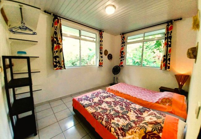 View of the bedroom with two single beds 