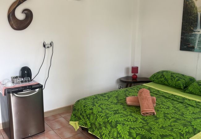 Rent by room in Huahine-Nui - HUAHINE - Room Manava Piti Rent by room in Huahine-Nui - HUAHINE - Room Manava Piti