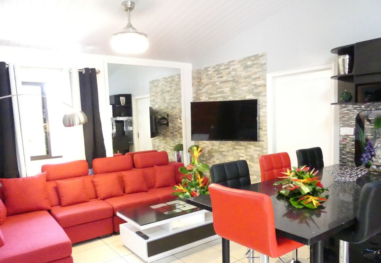 Lounge of the Fare Anapa, a two bedroom bungalow for rent in Punaauia, Tahiti