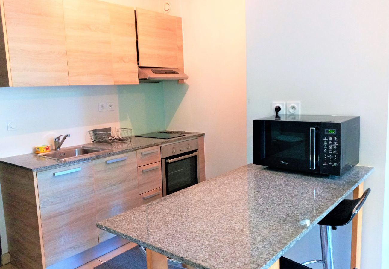 View of the fully equipped kitchen