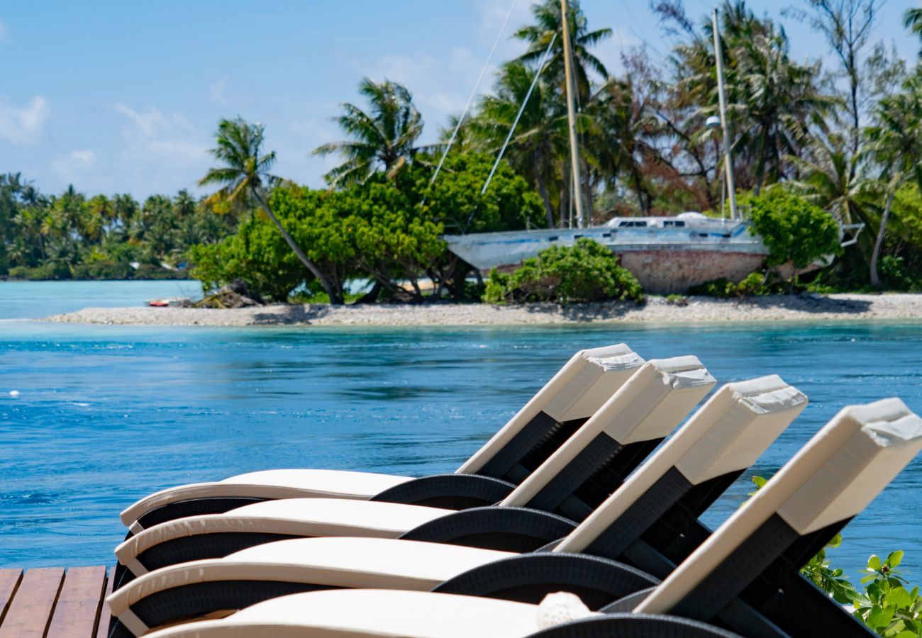 A place to relax in a privileged setting on the Motu.