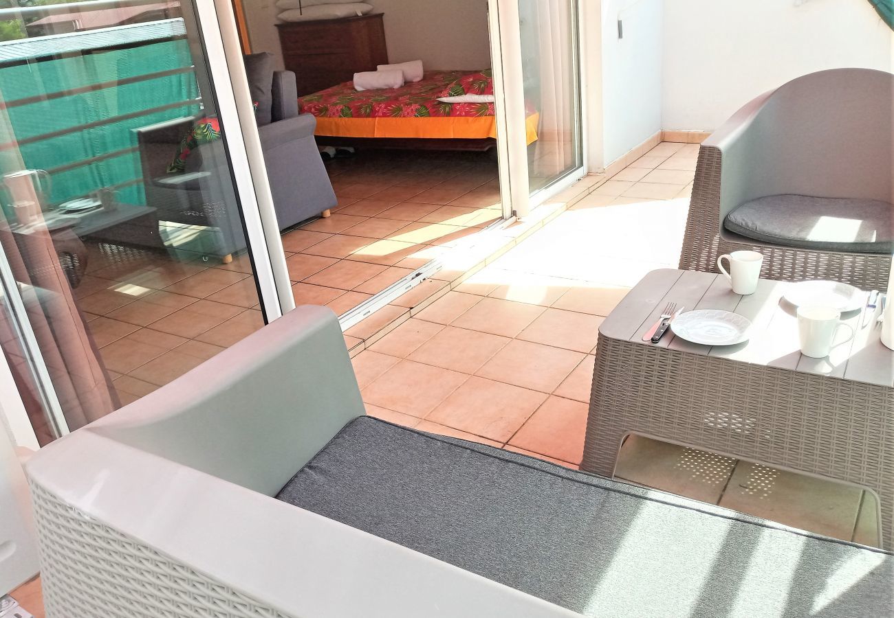 Terraza amueblada para momentos agradables en Yorema Cottage 