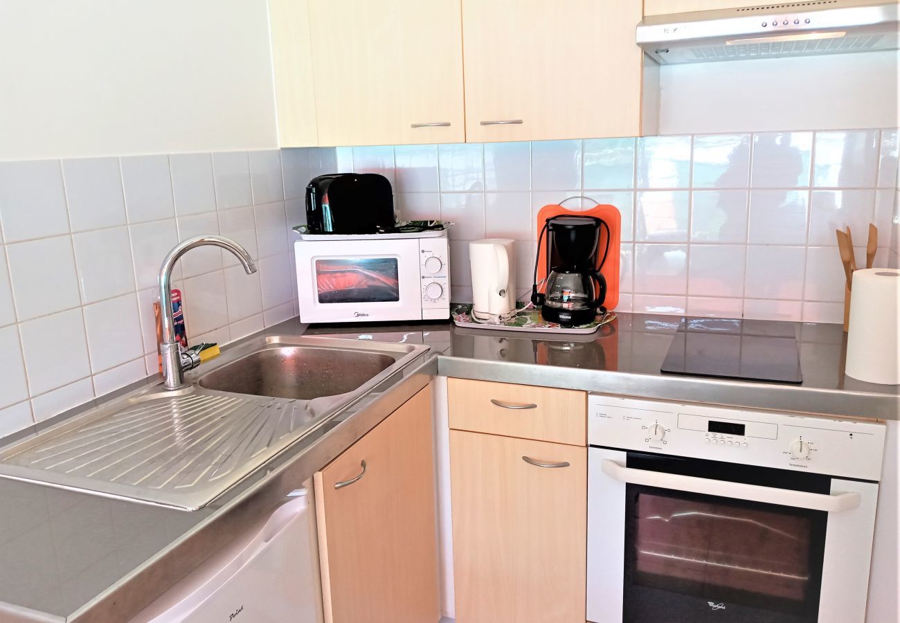 Cocina moderna, totalmente equipada y lista para usar