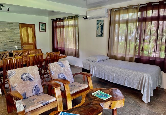 Casa a Huahine-Nui - HUAHINE - Villa Toru Maroe Bay 7 pers Casa a Huahine-Nui - HUAHINE - Villa Toru Maroe Bay 7 pers