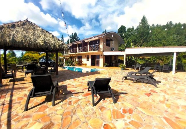 Villa a Punaauia - TAHITI HILLS LODGE - 16 pers