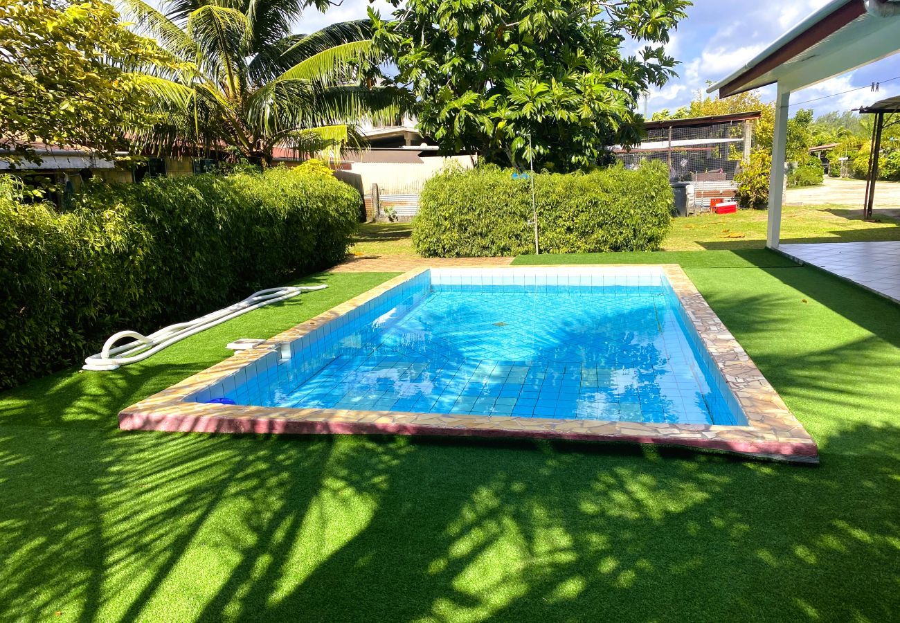 Piscina comune, ideale per rilassarsi dopo le escursioni a Huahine.