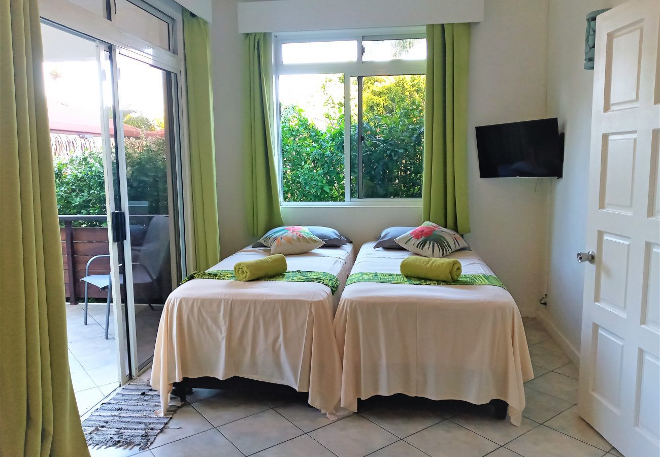 Vista della camera con due letto singolo  