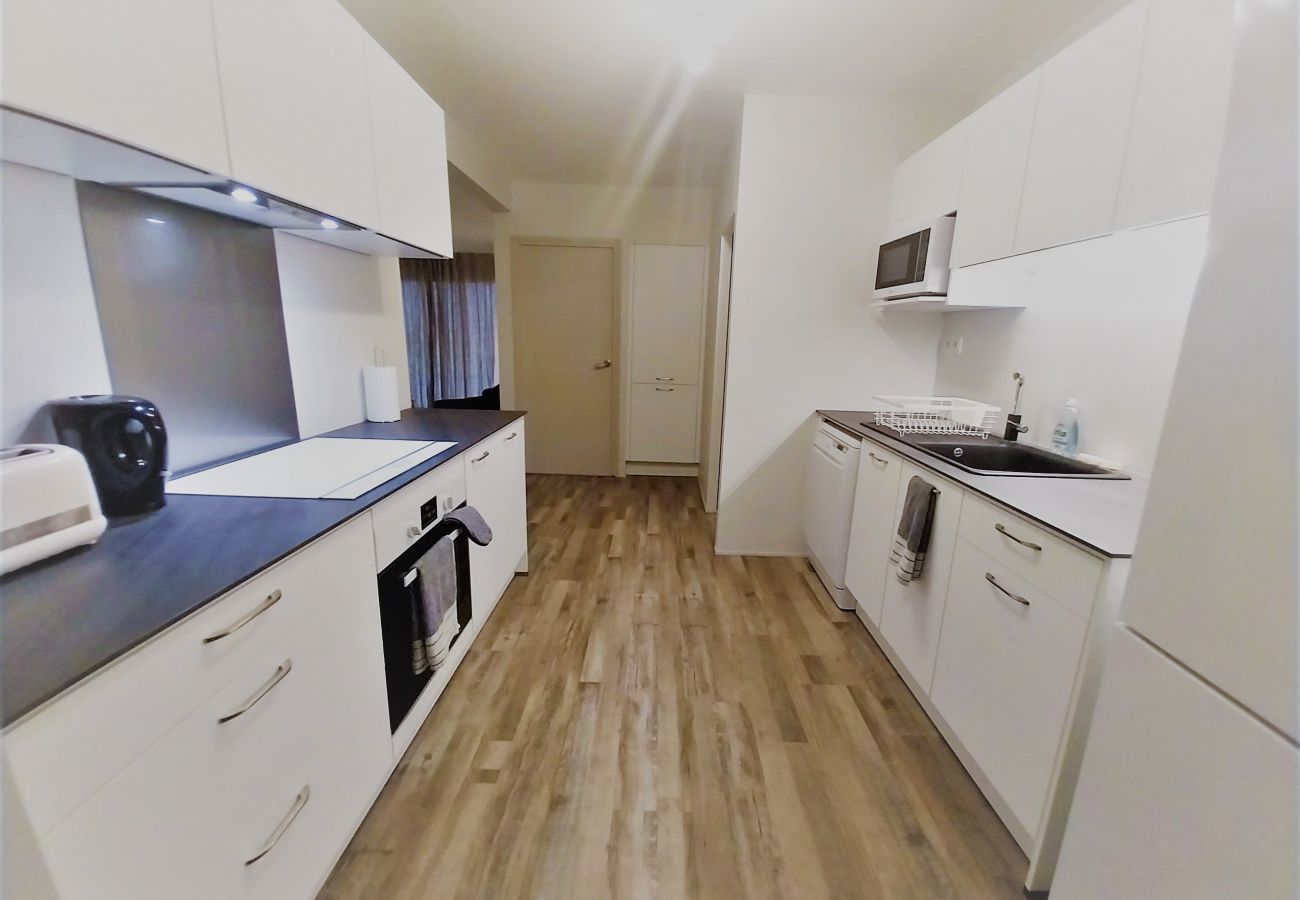 Vista della cucina completamente attrezzata
