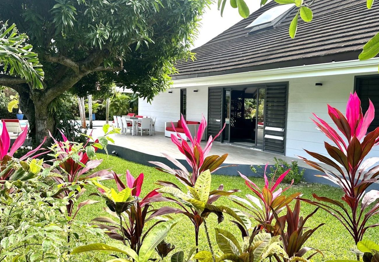 Villa a Nunue - BORA - Villa Reva Luxury