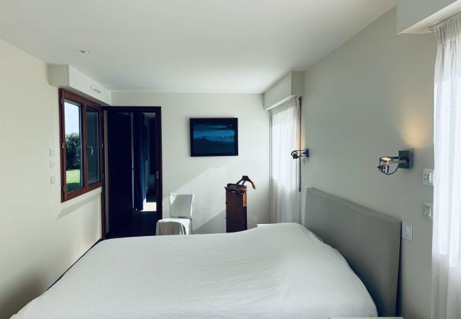 Villa à Ploemeur - BRETAGNE - La Villa Littorine 13p, Kerroc'h Plage Villa à Ploemeur - BRETAGNE - La Villa Littorine 13p, Kerroc'h Plage