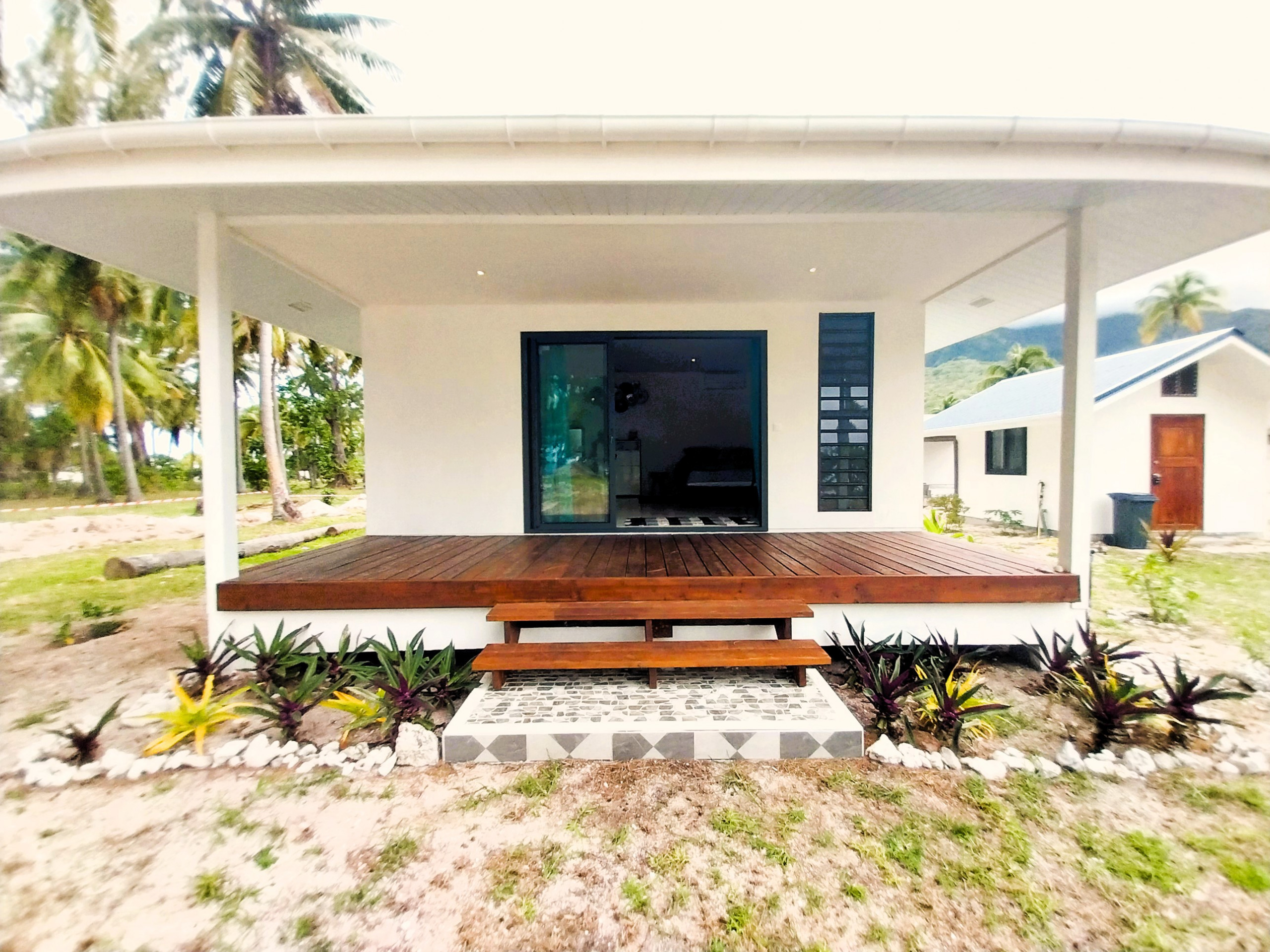 La vue sur la façade du bungalow 