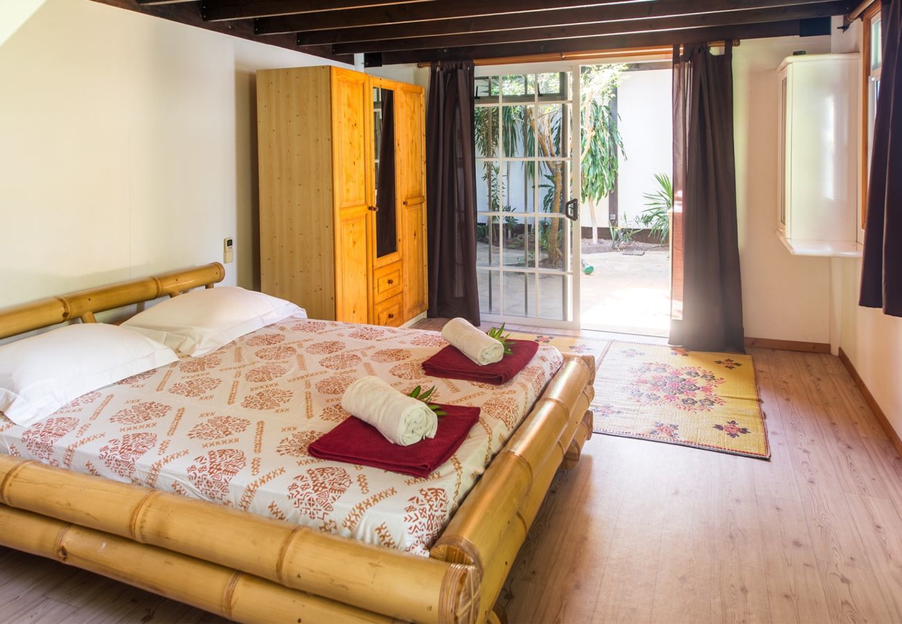 Chambre dans la Villa Teareva Dream, explorez l'île de Moorea et son lagon pendant pour un séjour inoubliable