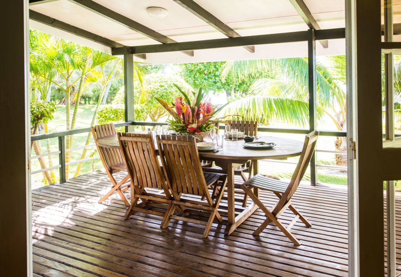 Terrasse à la Villa Teareva Dream, explorez la Polynésie Française pendant votre séjour de rêve