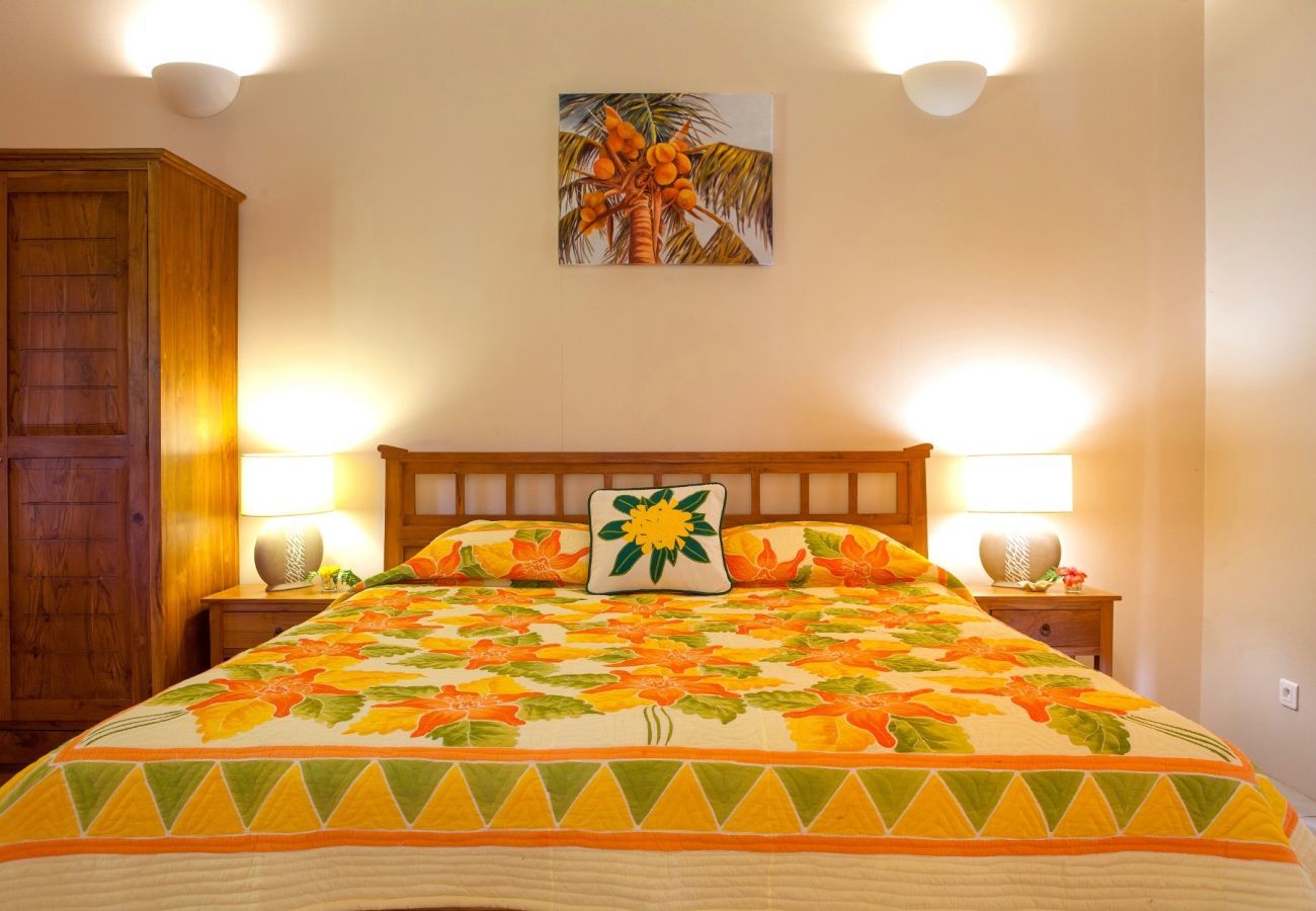 Chambre double dans La Villa Tehere Dream, profitez des vacances en toute tranquilité sur l'île de Tahaa, Polynésie Française