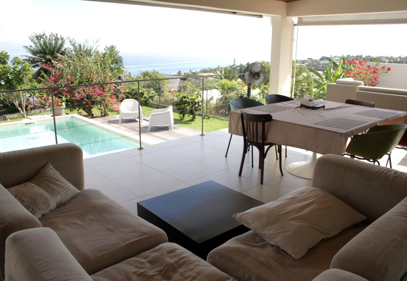 La vue sur la terrasse
