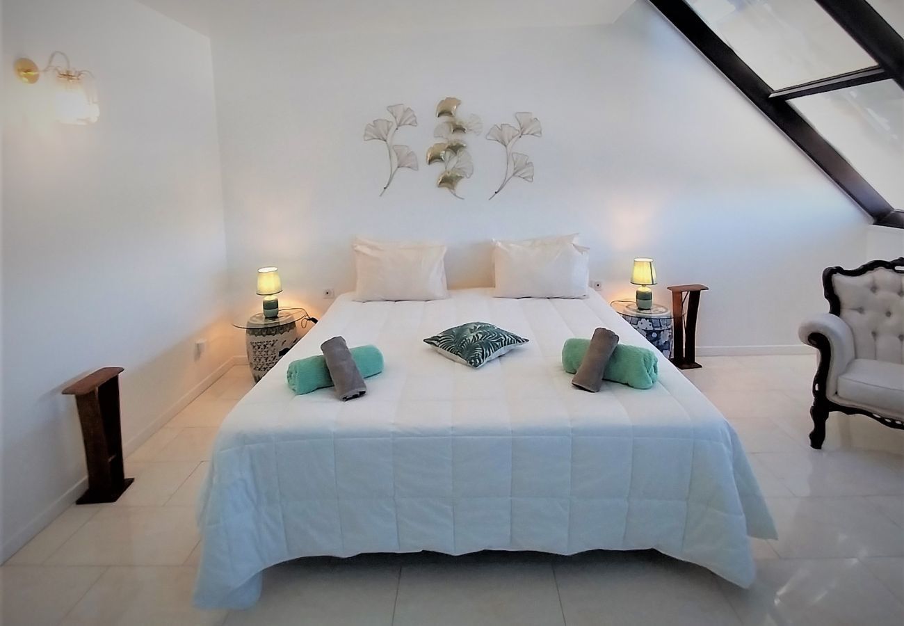 Great Escape, appartement confort urbain à Papeete avec trois chambres climatisées et un jaccuzzi.