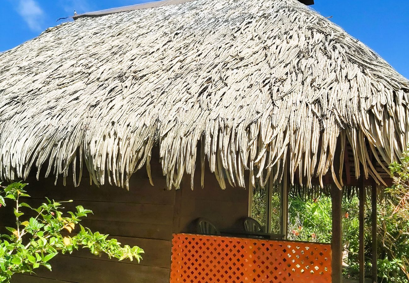 Chambres d'hôtes à Fare - HUAHINE - Bungalow Saumon des Dieux