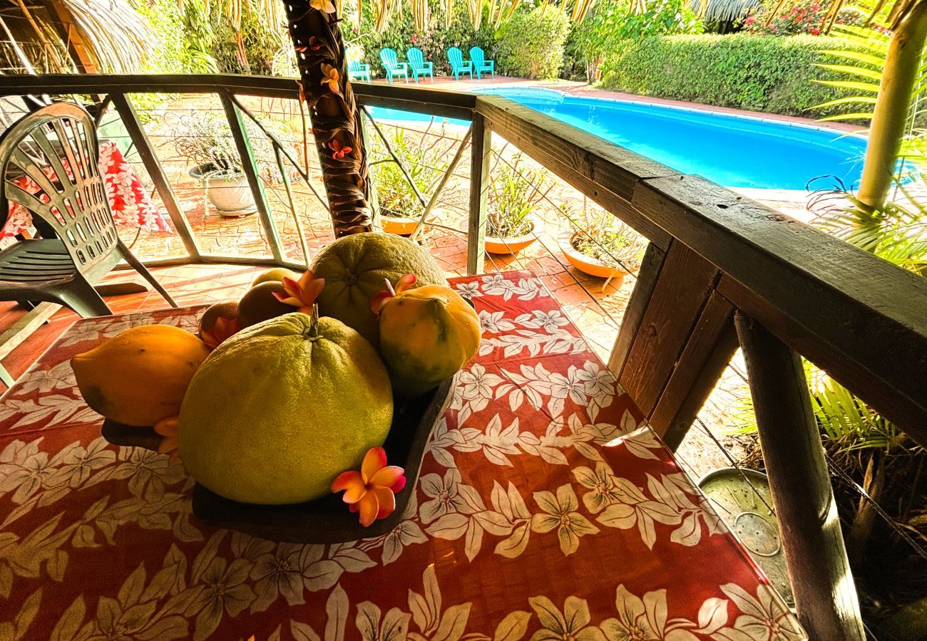 Chambres d'hôtes à Fare - HUAHINE - Bungalow Saumon des Dieux