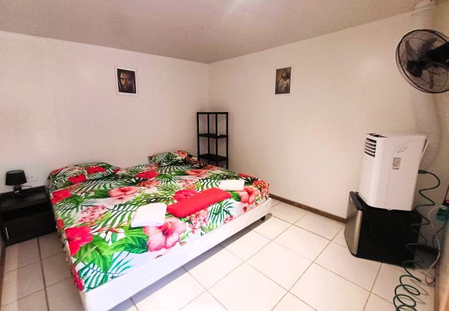 Quarto em Taiohae - NUKU HIVA - Te Reo Nuku Tahi Quarto em Taiohae - NUKU HIVA - Te Reo Nuku Tahi