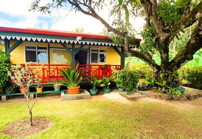 Vacation home in Raiatea for 7 people with lush private garden planted with fruit trees