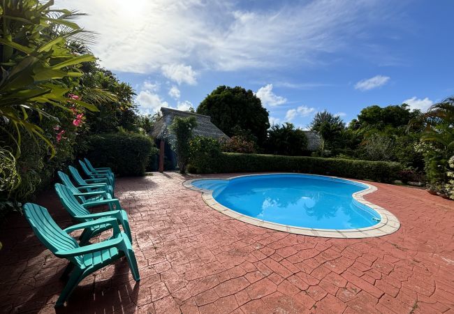 Rent by room in Fare - HUAHINE - Bungalow Picasso Rent by room in Fare - HUAHINE - Bungalow Picasso